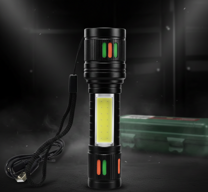 🔦 Lanternă LED Tactică Reîncărcabilă cu Zoom și Afișaj Digital al Bateriei – PowerBeam X1